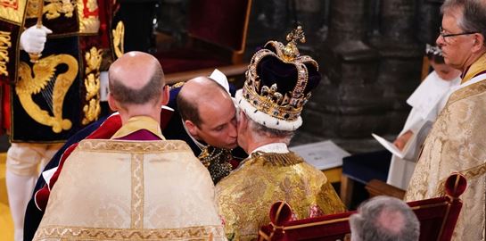 Τι ψιθύρισε ο Κάρολος στον William, κατά τη στέψη του