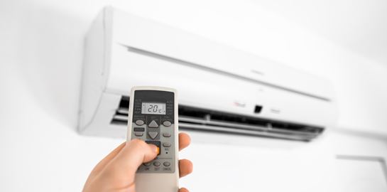 Να μένει το κλιματιστικό ανοιχτό όλη μέρα ή να το κλείνουμε; Τι λένε οι ειδικοί