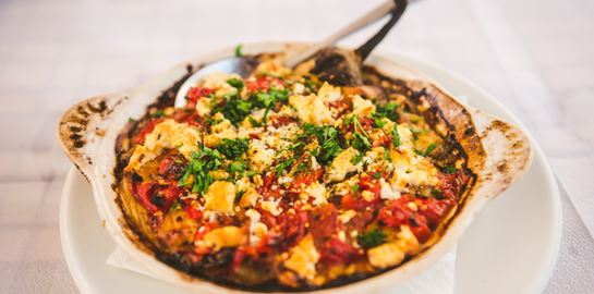 Αξίζει να δοκιμάσεις τη viral συνταγή του TikTok, Baked Feta Pasta;