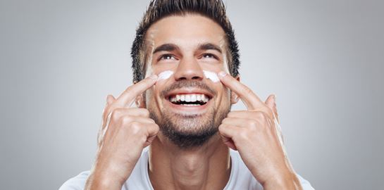 3 αντιρυτιδικές κρέμες για άντρες που κάνουν δουλειά