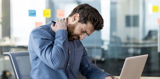 Αυχενικό: Μάθε πώς θα βελτιώσεις τη στάση σου