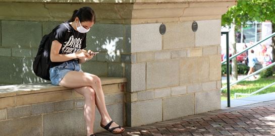 Κορονοϊός: Εκρηξη με 25.566 νέα κρούσματα και 5.022 επαναλοιμώξεις