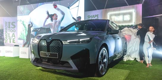 Οι νέες αμιγώς ηλεκτρικές BMW iX και BMW i4