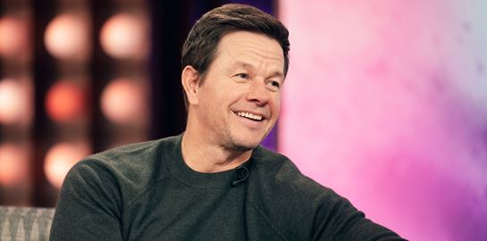 Ο Mark Wahlberg και ο Paul Walter Hauser στην κωμωδία Balls Up του Peter Farrelly