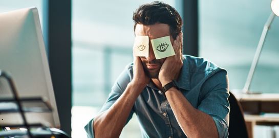 Η ιαπωνική τεχνη του να κοιμάσαι στη δουλειά