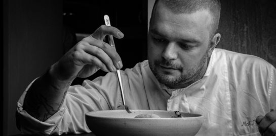 Το γαστρονομικό ροκ του Νίκου Θωμά