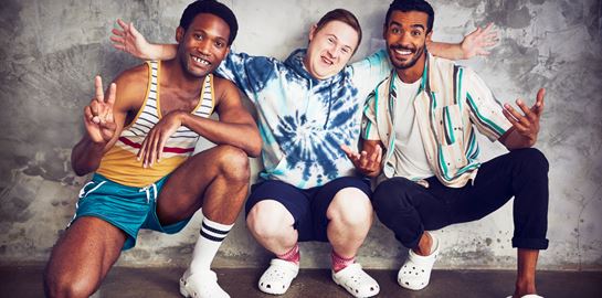 Η αλλόκοτη δημοφιλία των Crocs