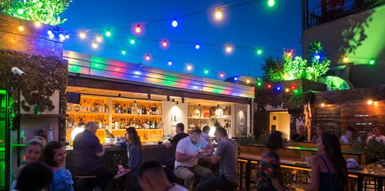 Στο Λοκάλι για τη μεγαλύτερη γιορτή του Gin