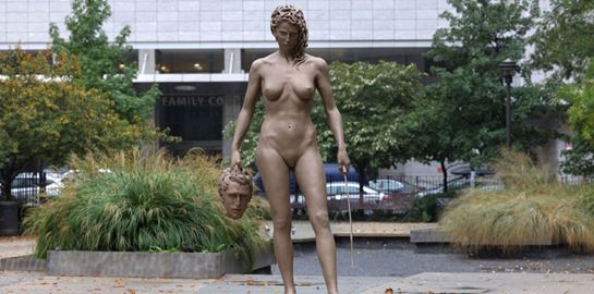 Το άγαλμα-σύμβολο του #MeToo στη Νέα Υόρκη