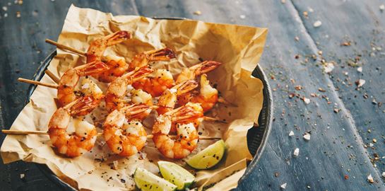 Λίγο καλοκαίρι ακόμα με γαρίδες σε σουβλάκι