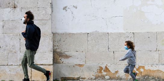 Οι επίσημες οδηγίες για μέτρα δημόσιας υγείας, μάσκες και αποστάσεις