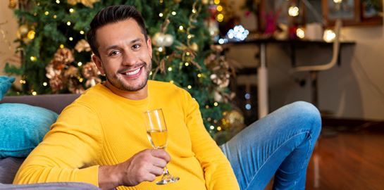 Χριστούγεννα: Πώς θα περάσεις και μόνος σου καλά