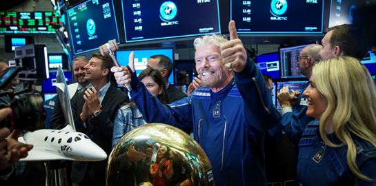 O Richard Branson πούλησε μετοχές της Virgin Galactic αξίας 300 εκατ. δολαρίων
