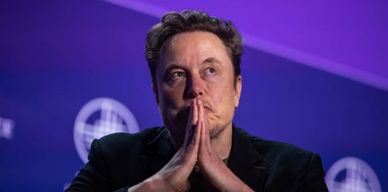 O Elon Musk μιλά για ελευθερία του λόγου και μετά σπάει ρεκόρ αποκλεισμών στο X (Twitter)