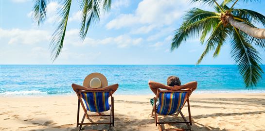 Καμία έκπληξη, 2 στους 5 ξοδεύουν περισσότερα από όσα έχουν στις διακοπές τους