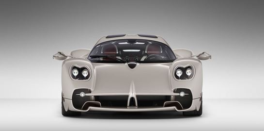 Pagani Utopia με V12 και χειροκίνητο κιβώτιο