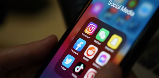 Πώς θα βρεις ποια sites διαρρέουν τα δεδομένα σου σε Facebook και Instagram