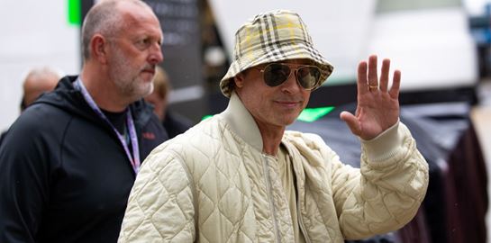 Μόνο αν είσαι ο Brad Pitt μπορείς να φορέσεις αυτό το καπέλο