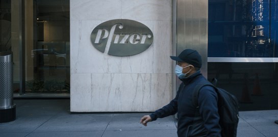H Pfizer μειώνει τις παραδόσεις του εμβολίου για τον κορονοϊό στην Ευρώπη