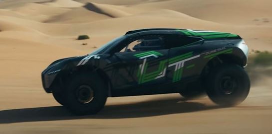 Το BMW Dune Taxi τρομάζει και τις καμήλες