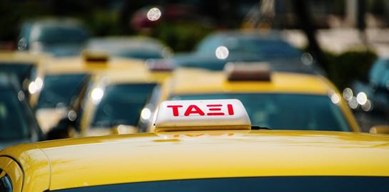 Οδηγός ταξί χρέωσε τουρίστα 160 ευρώ για το δρομολόγιο αεροδρόμιο-Πειραιάς