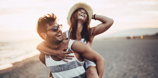 Ποια είναι η πιο ελκυστική ηλικία για τους άνδρες και ποια για τις γυναίκες;