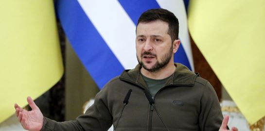 Με δάκρυα στα μάτια υποδέχτηκαν τον Zelensky στη Χερσώνα οι Ουκρανοί