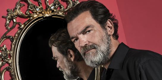 Ο Κωνσταντίνος Καζάκος είναι ένα μεγάλο παιδί