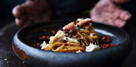 Η συνταγή του Βασίλη Ακρίβου για πάστα με καπνιστό χέλι