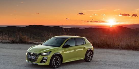 Αποστολή στη Βαρκελώνη για μερικές βόλτες με το νέο Peugeot e-208