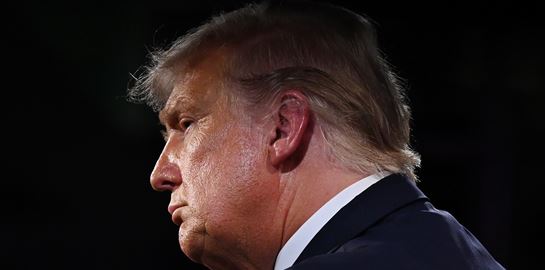 Στο νοσοκομείο με πυρετό και αναπνευστικά προβλήματα o Donald Trump