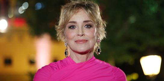 H Sharon Stone αποκάλυψε τον παραγωγό που την πίεσε να συνευρεθεί ερωτικά με τον Billy Baldwin