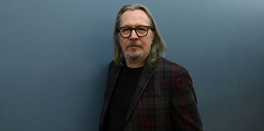O Gary Oldman λέει ότι ο Harry Potter και ο Batman τον έσωσαν