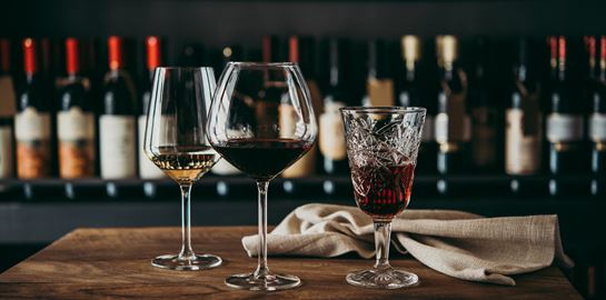 Αθηναϊκά wine bars για κάθε γούστο