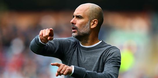 To preppy layering look του Pep Guardiola