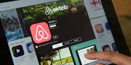 Το κύκνειο (;) άσμα του Airbnb στην Αθήνα