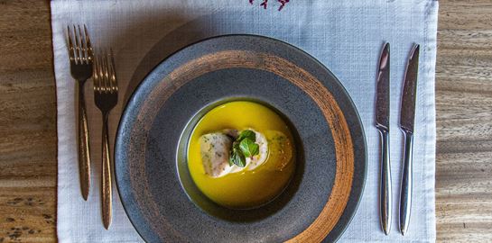 Αστεράτος ψαροζωμός κακαβιάς με γεύση Θάσου έπαιξε στην Αθηναική Ριβιέρα