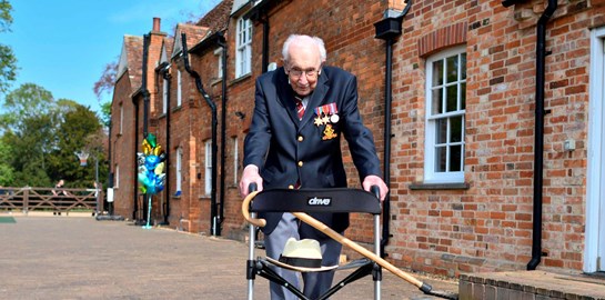 Αντίο υπέροχε Captain Tom