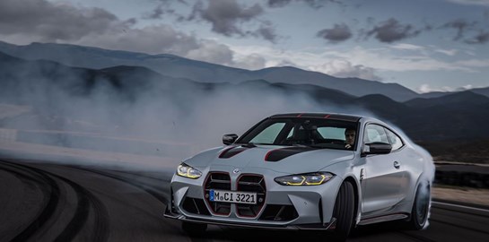 Ταχύτατη, ελαφριά και σέξι. Ή απλά BMW M4 CSL.