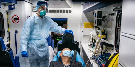 Ο κορονοϊός έχει στοιχίσει τη ζωή σε περισσότερους από 456 χιλιάδες ανθρώπους παγκοσμίως