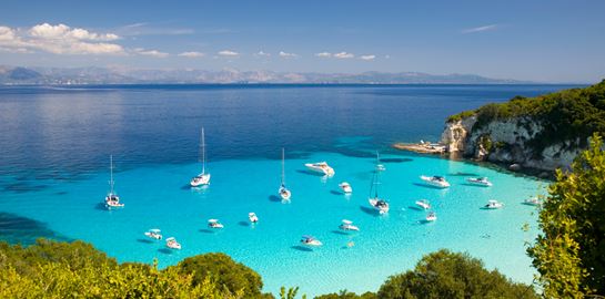 H ελληνική παραλία που διαγωνίζεται σε ομορφιά την Καραϊβική