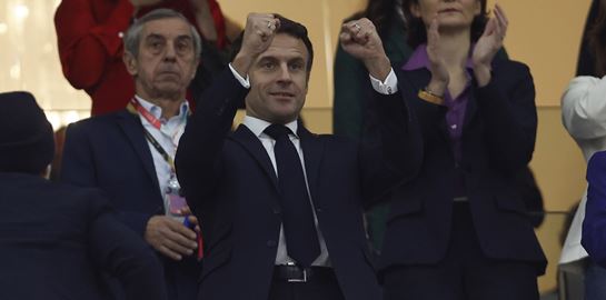 Emmanuel Macron, ένας πραγματικός gentleman στο Κατάρ