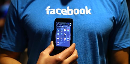 Γιατί η κυβέρνηση των ΗΠΑ τα βάζει με το Facebook