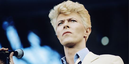 Όταν η Angie Bowie &#39;έπιασε&#39; τον David Bowie και τον Mick Jagger στο κρεβάτι