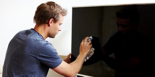 Ο πιο εύκολος τρόπος για να καθαρίσεις την τηλεόραση