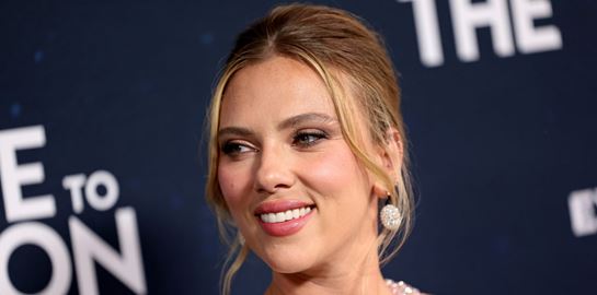 H περίεργη ερωτική σκηνή της Scarlett Johansson με τον Joaquin Phoenix