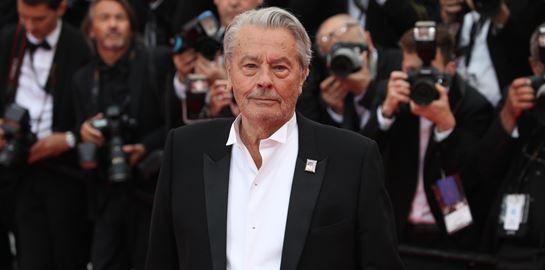 Ένας πόλεμος συμβαίνει ανάμεσα στον Alain Delon και τα παιδιά του