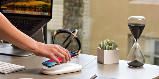 Ο πρώτος wireless φορτιστής που κρατά backup των αρχείων