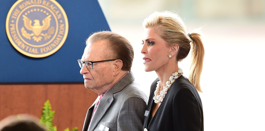 Η μυστική διαθήκη του Larry King δεν περιλαμβάνει τη γυναίκα του