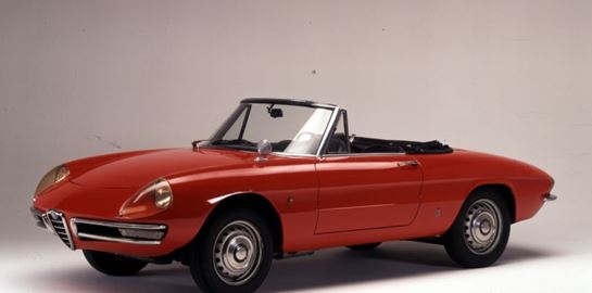 Από το Χόλιγουντ έως την αιωνιότητα με την Alfa Romeo Spider